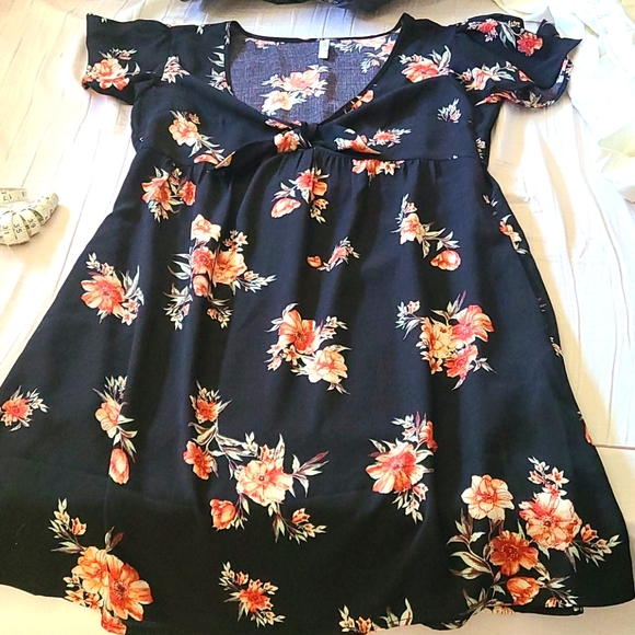 Dress - Picture 1 of 3